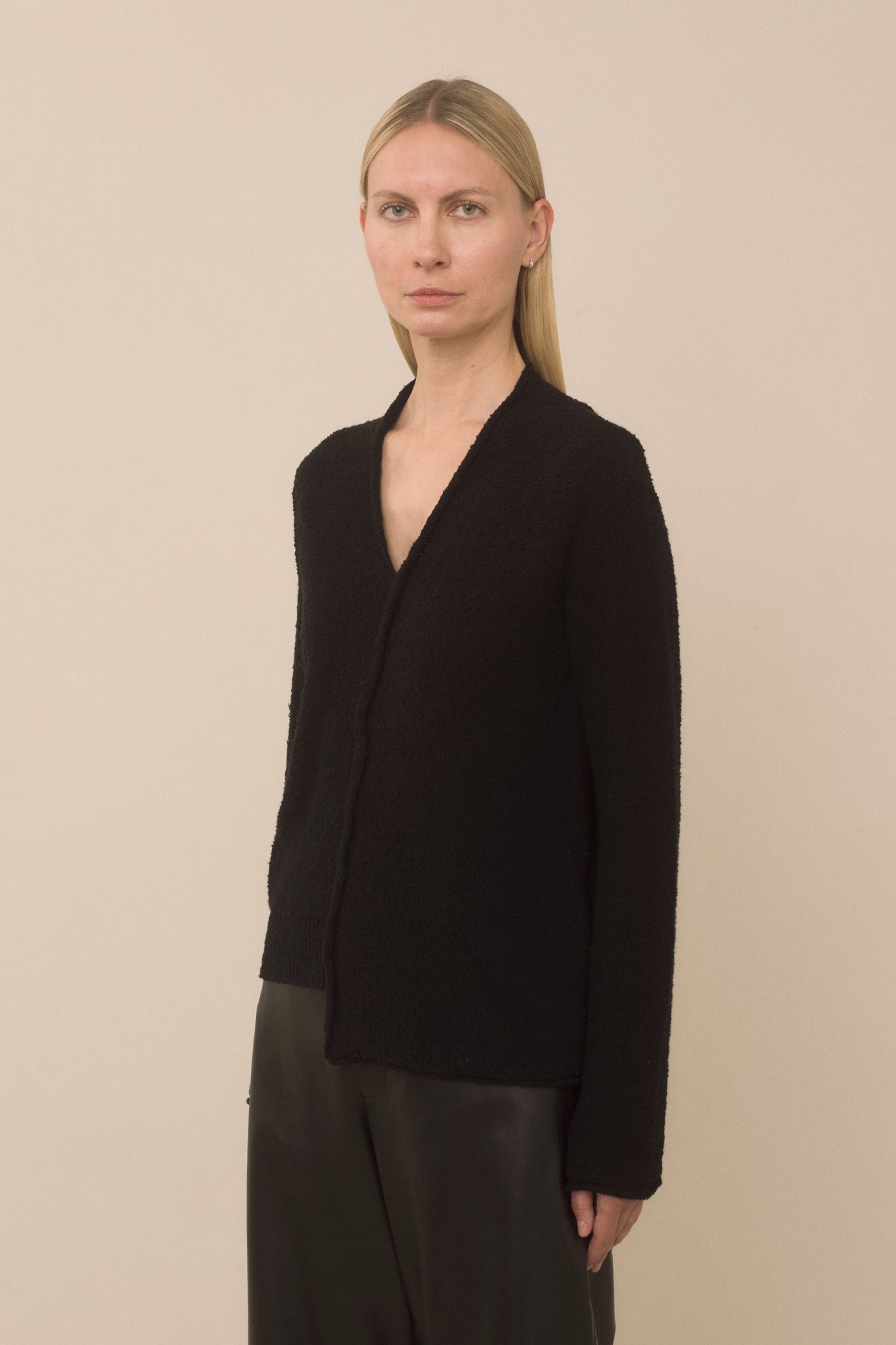 BOUCLE V NECK