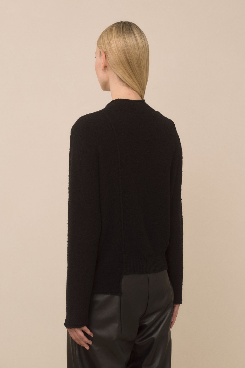 BOUCLE V NECK