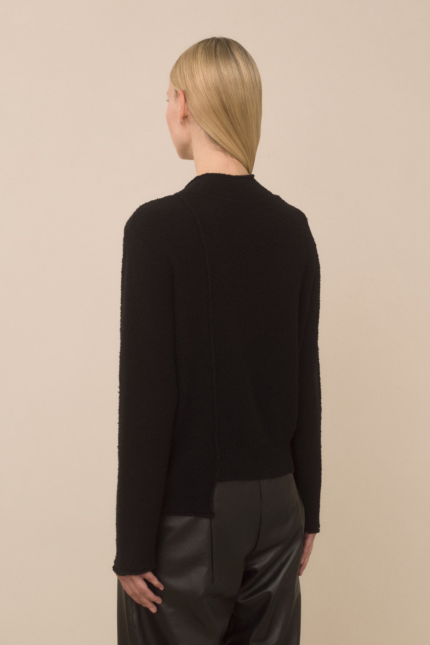 BOUCLE V NECK
