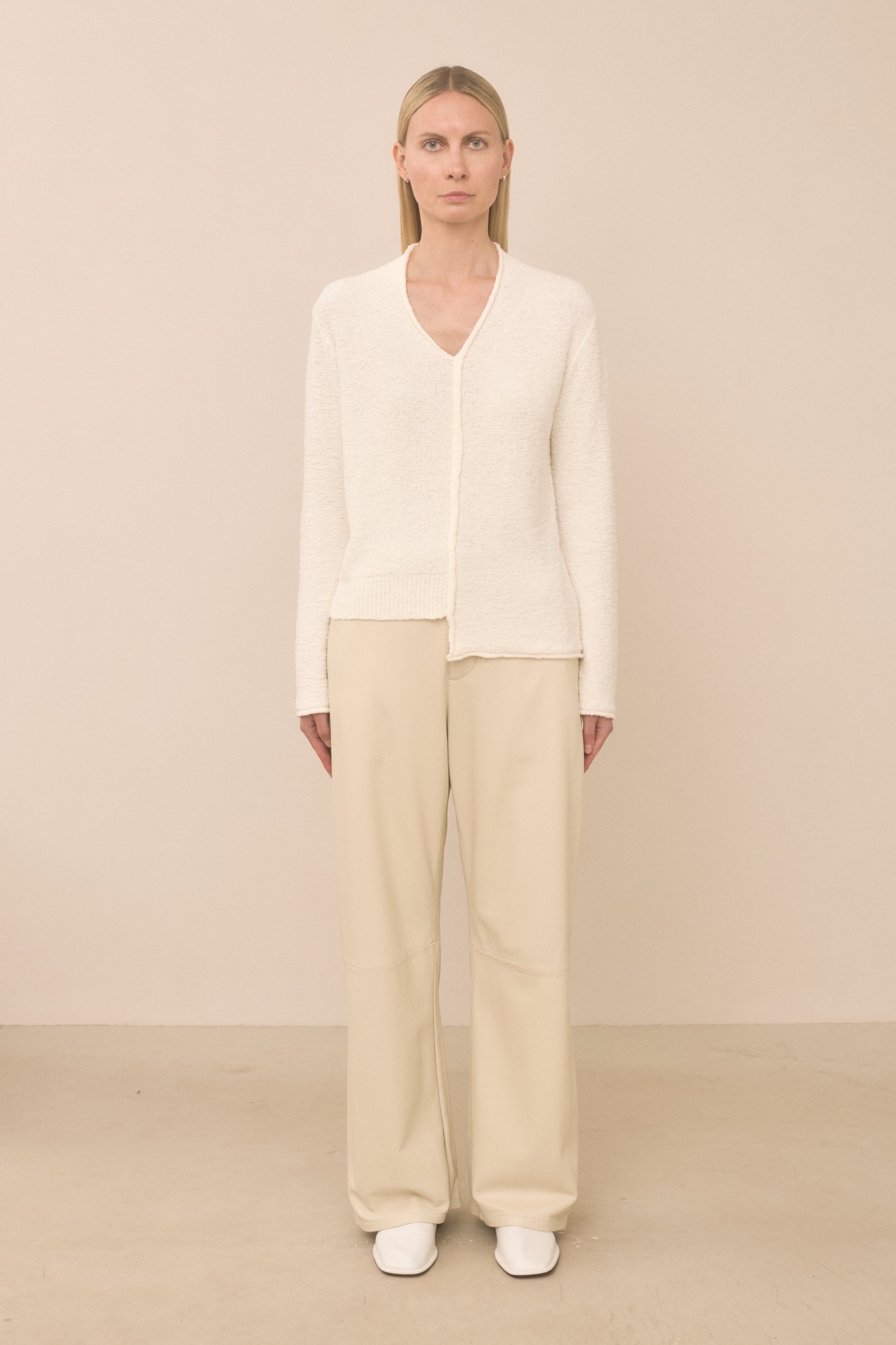 BOUCLE V NECK