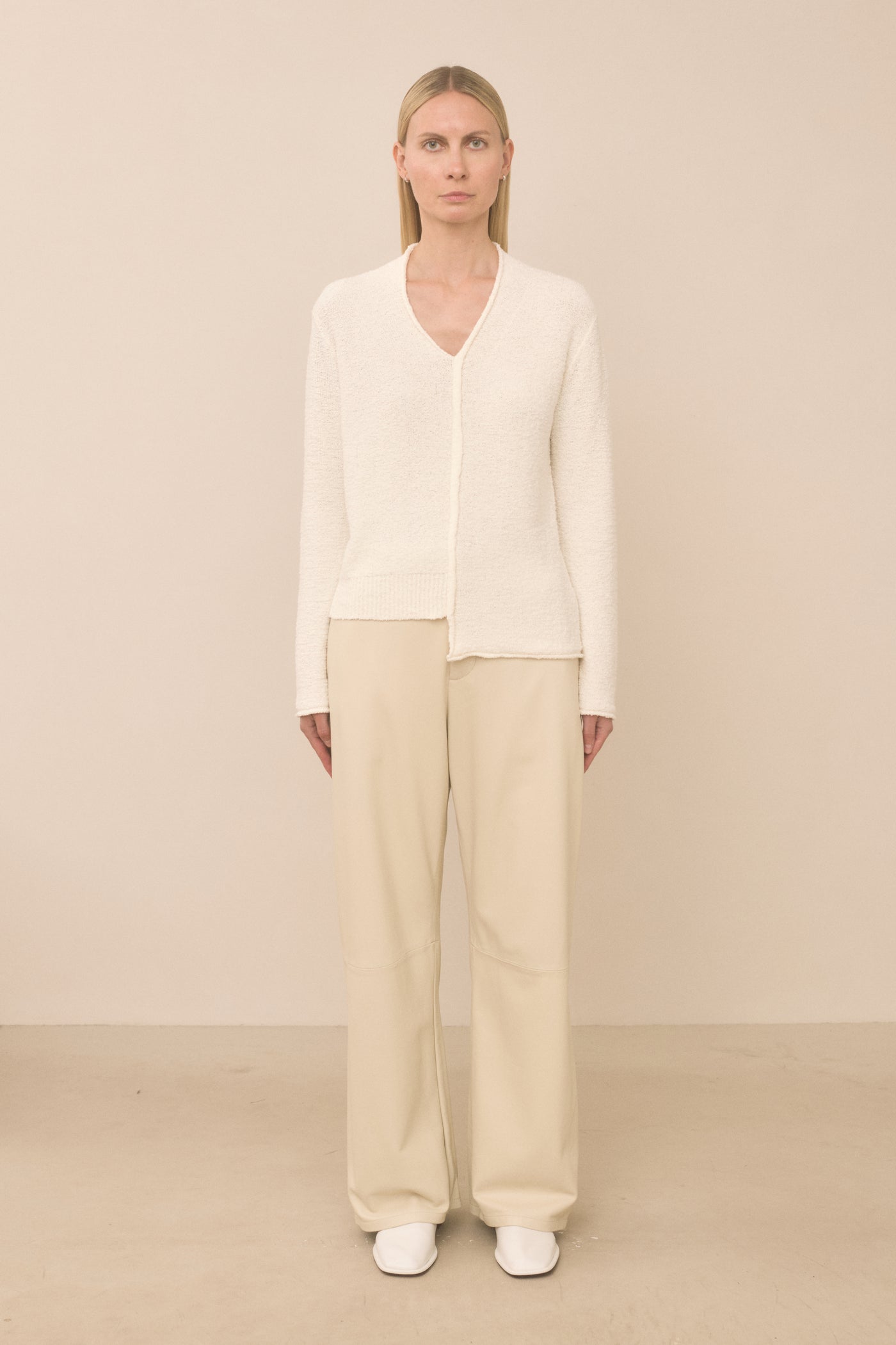 BOUCLE V NECK