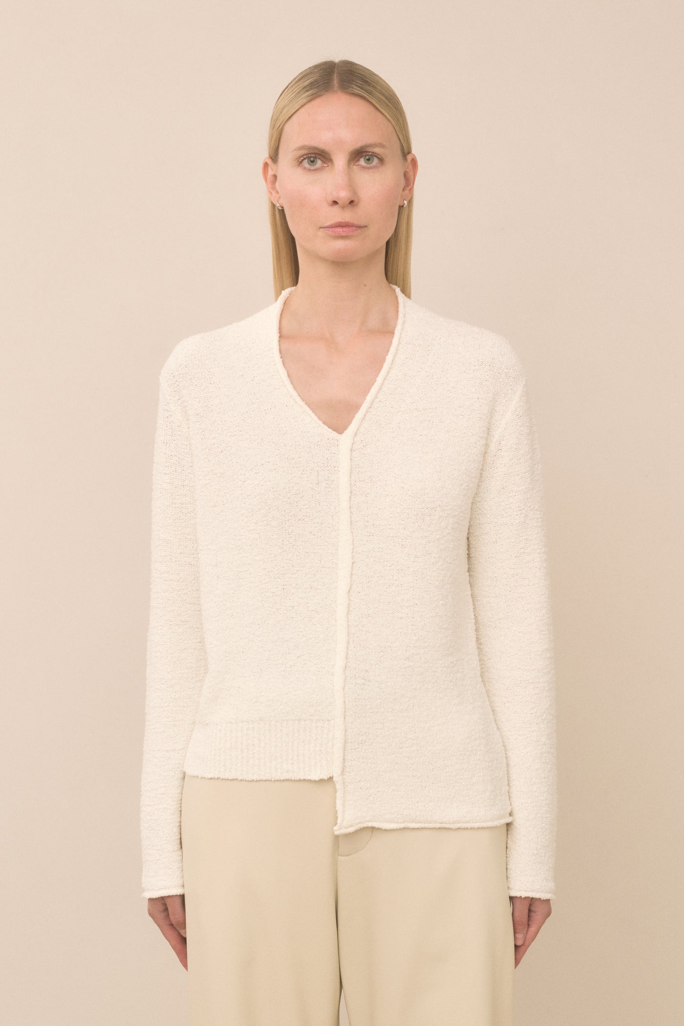 BOUCLE V NECK
