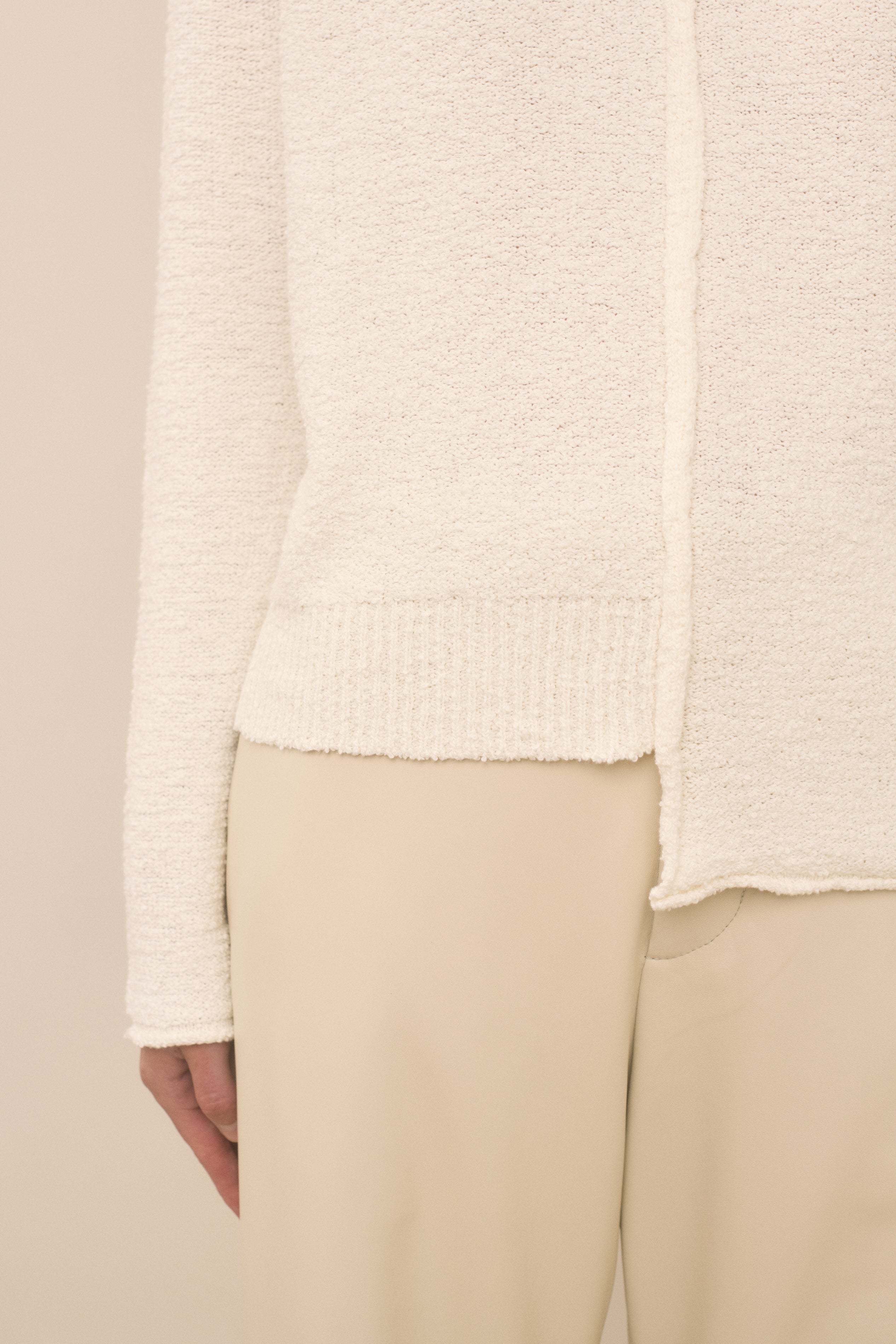 BOUCLE V NECK