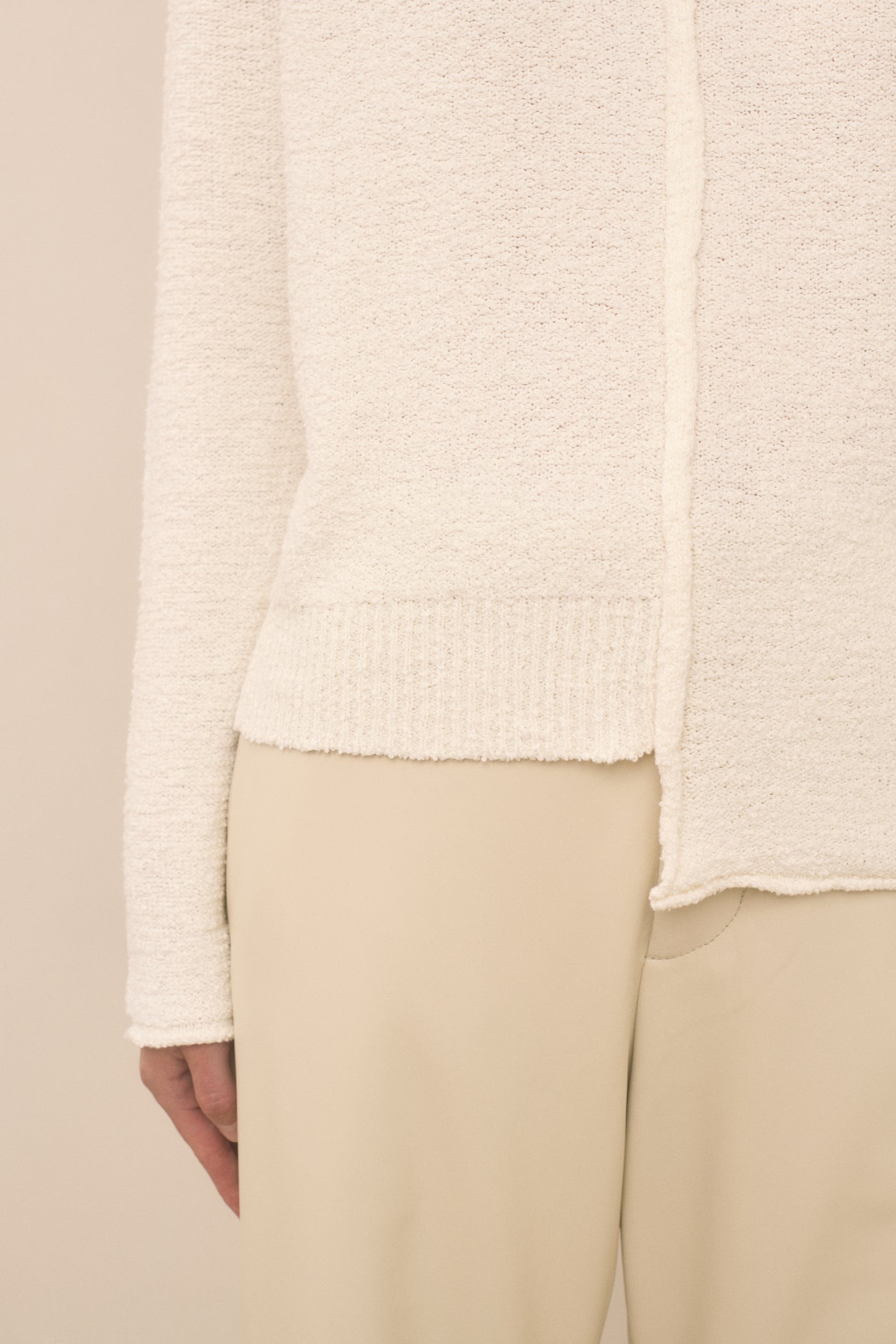 BOUCLE V NECK