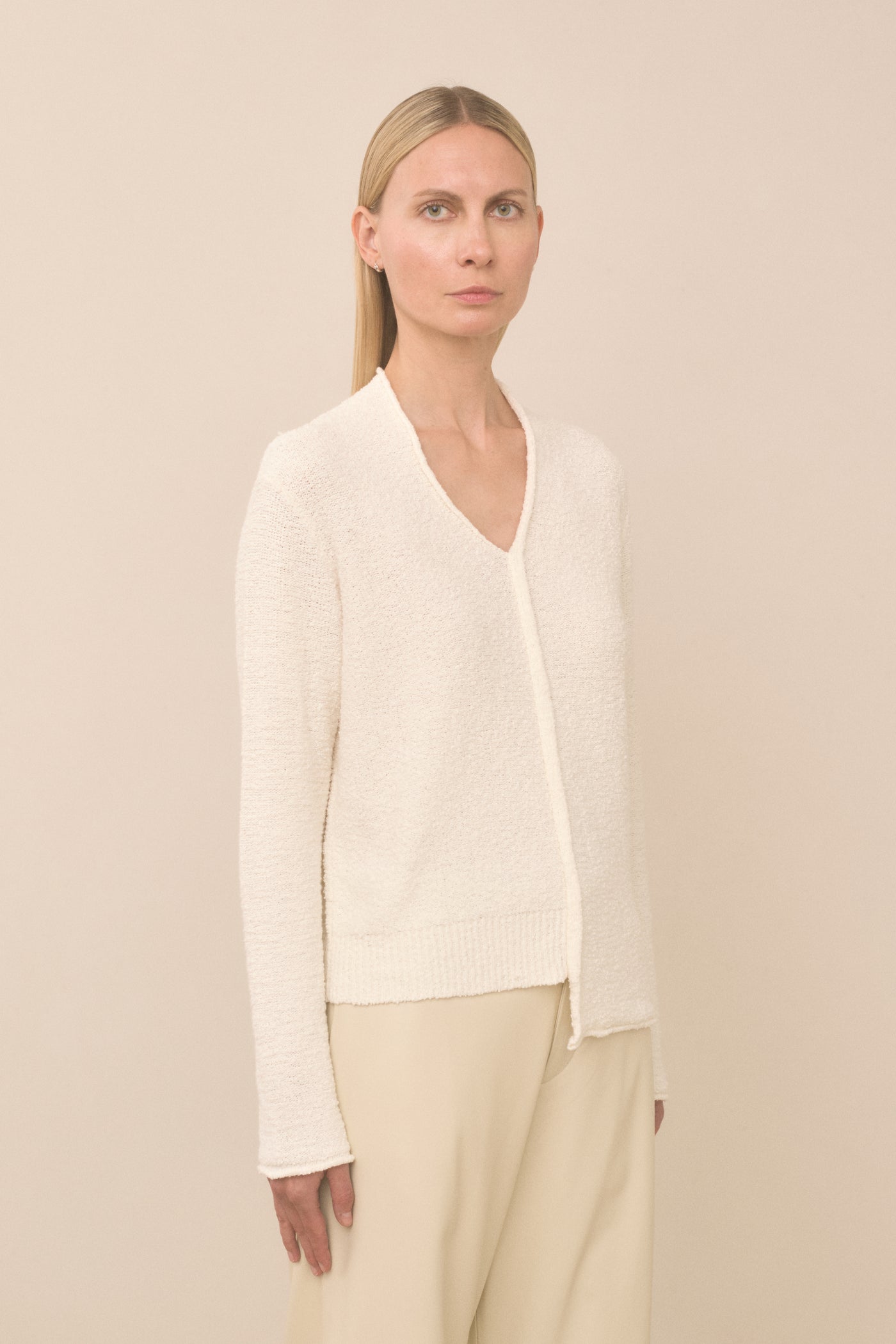 BOUCLE V NECK