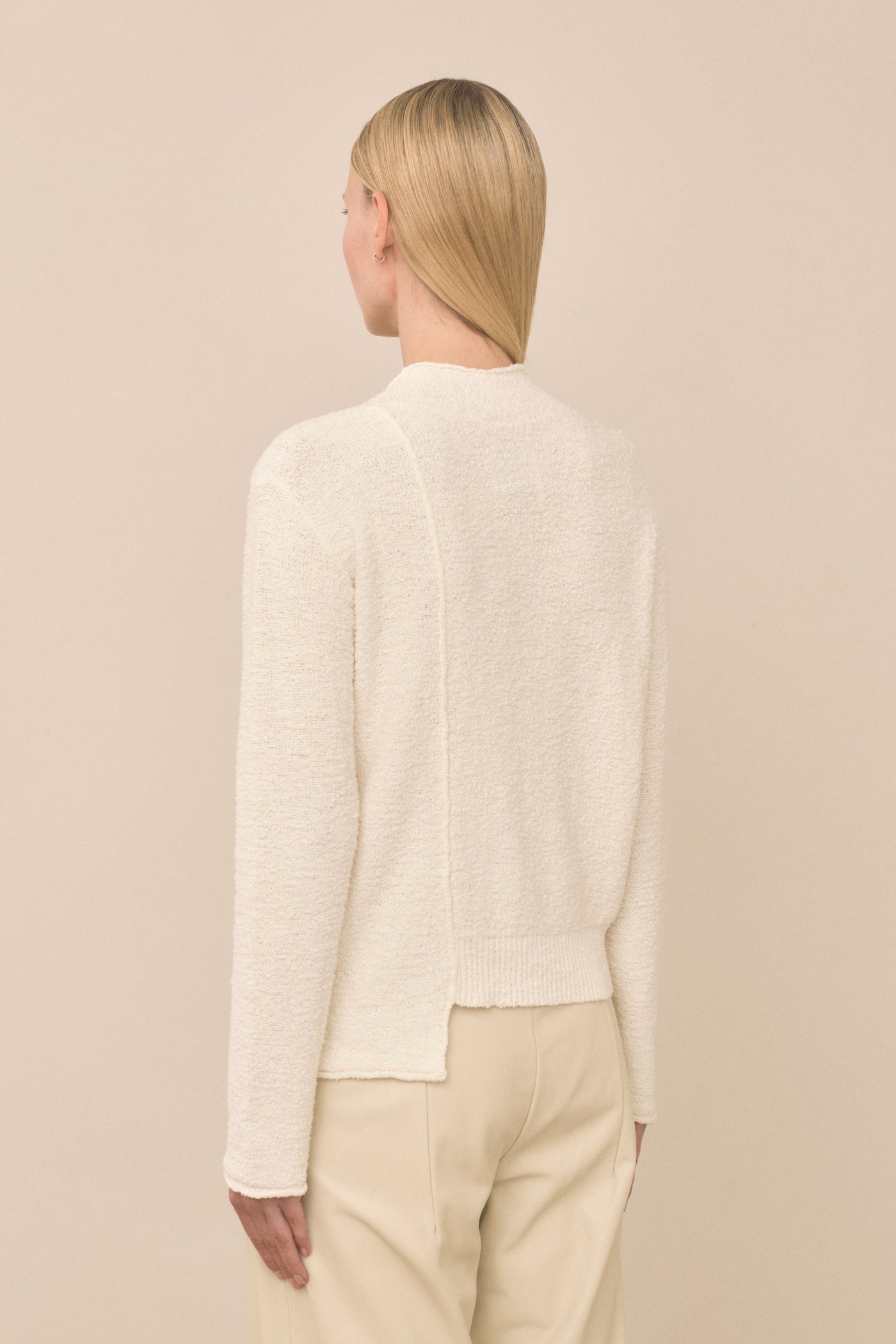 BOUCLE V NECK