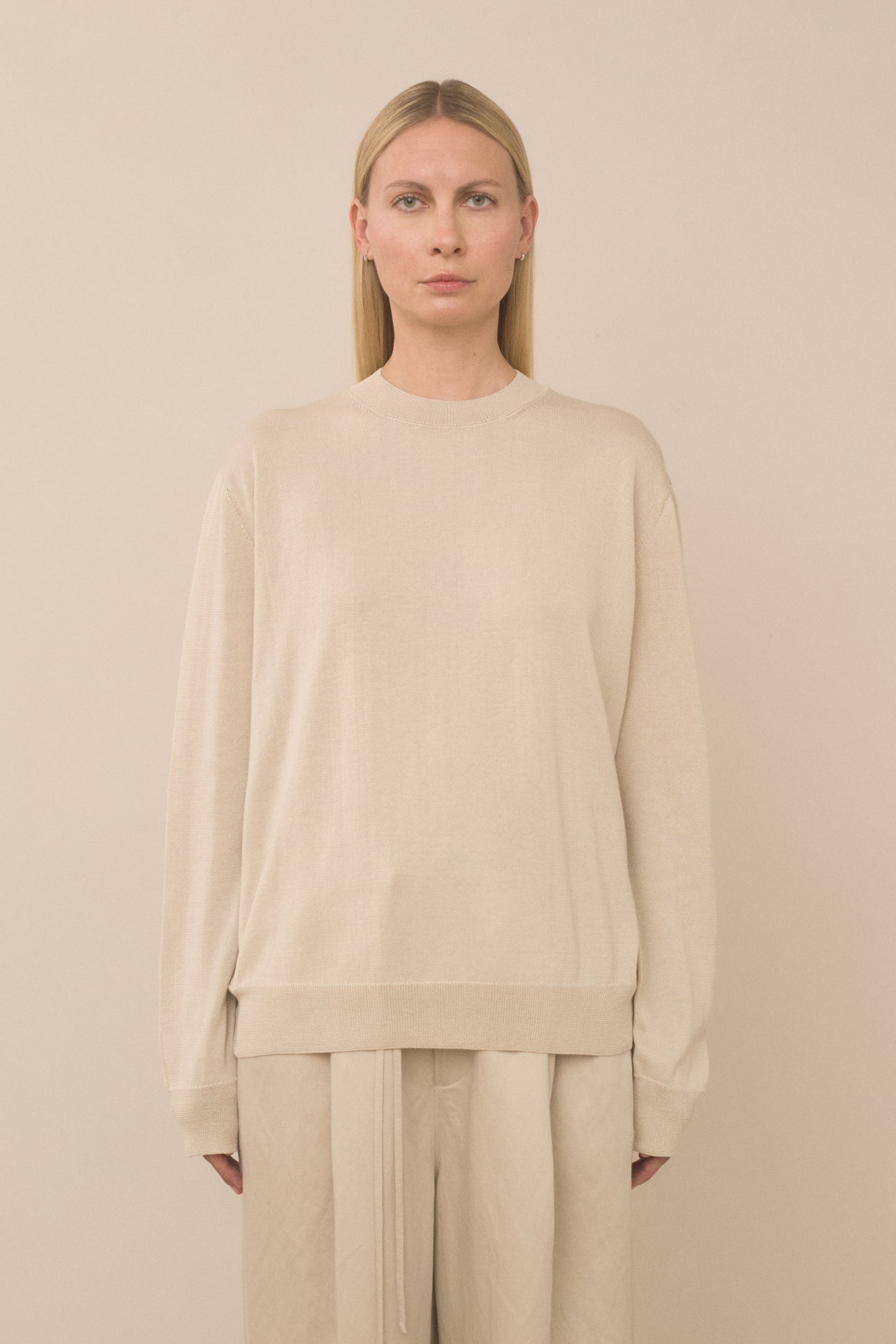 VEIL CREWNECK