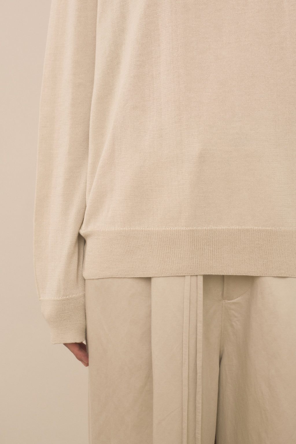 VEIL CREWNECK
