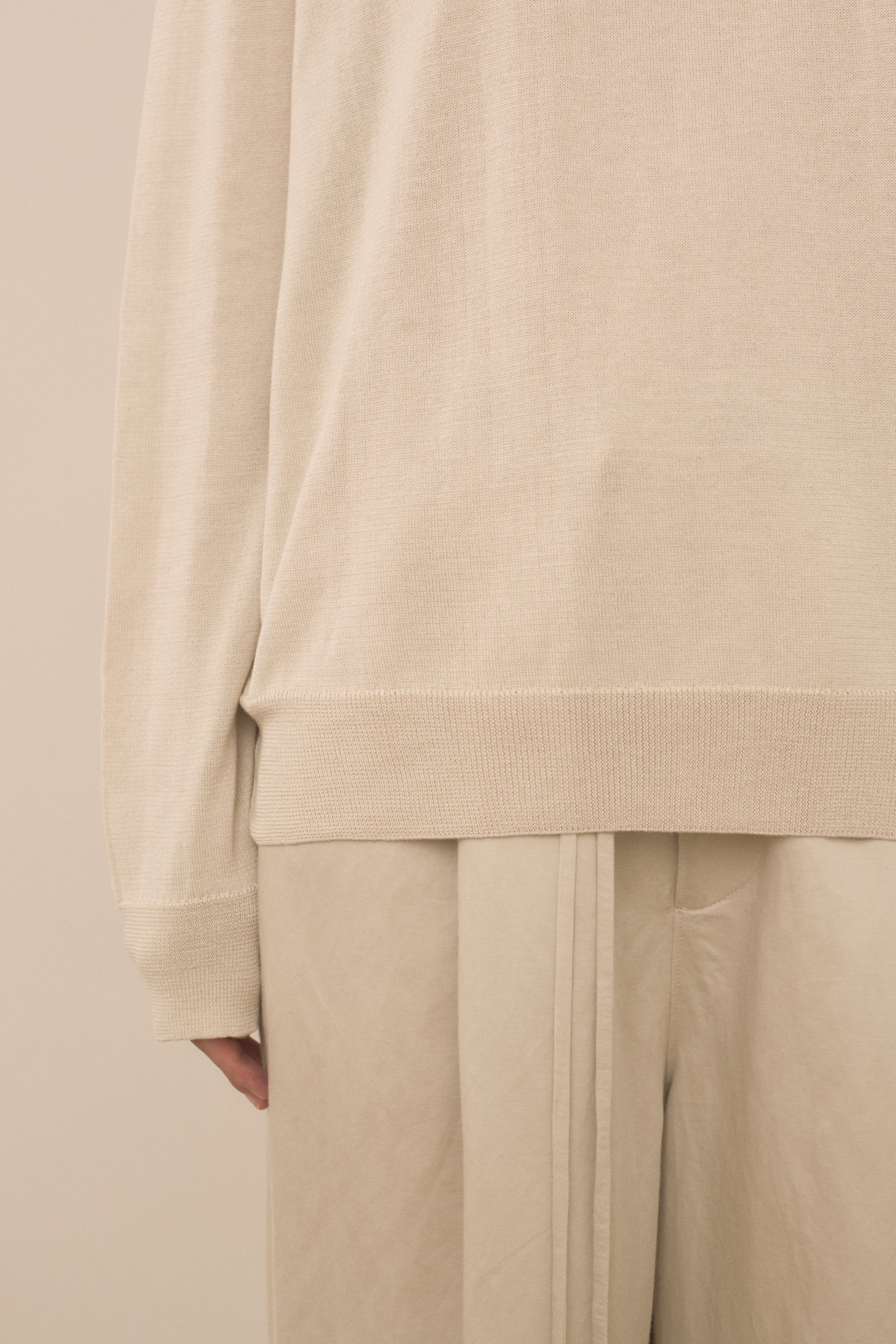 VEIL CREWNECK