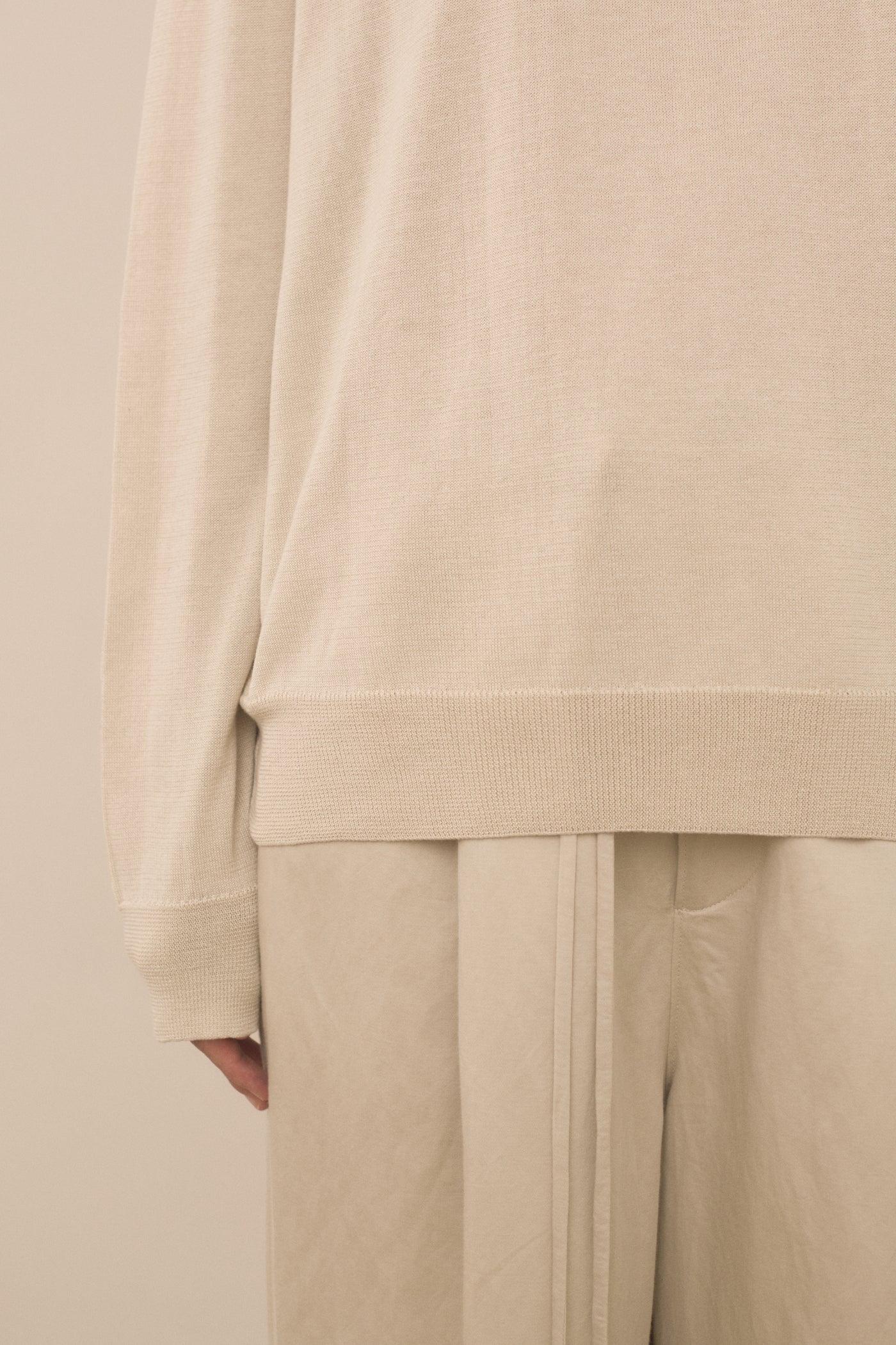 VEIL CREWNECK
