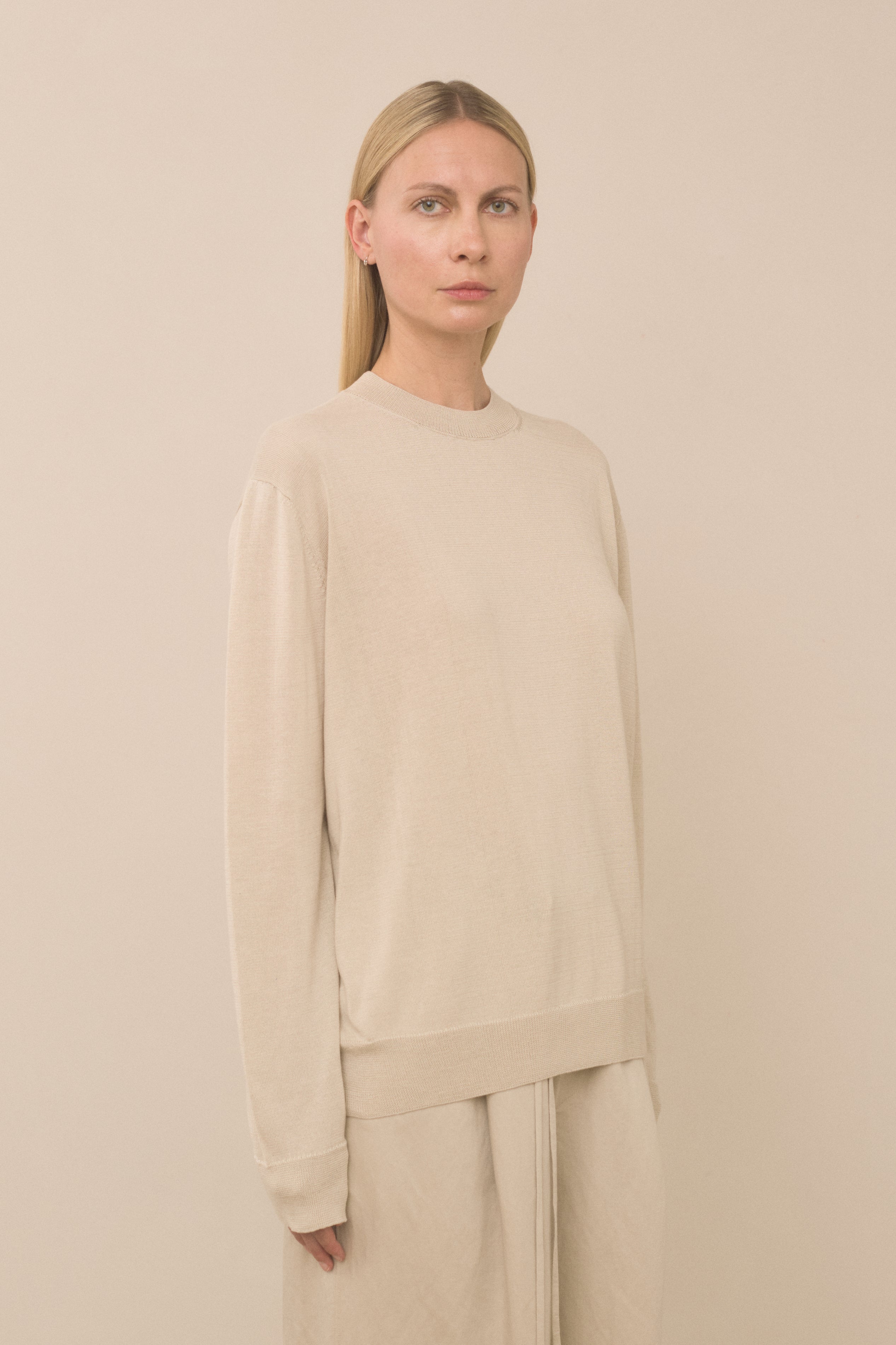 VEIL CREWNECK