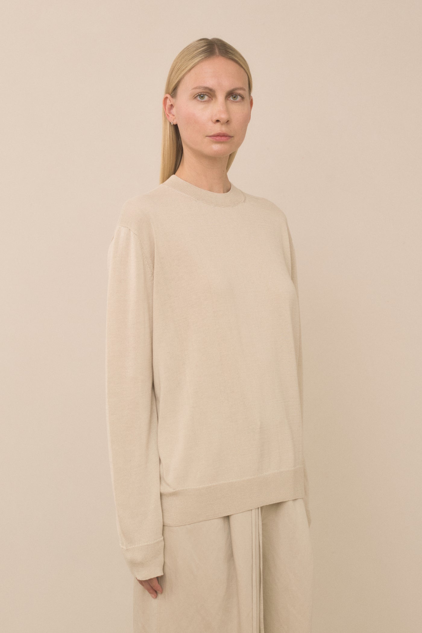 VEIL CREWNECK