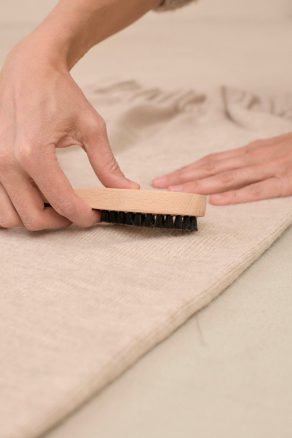 SWEATER BRUSH SET