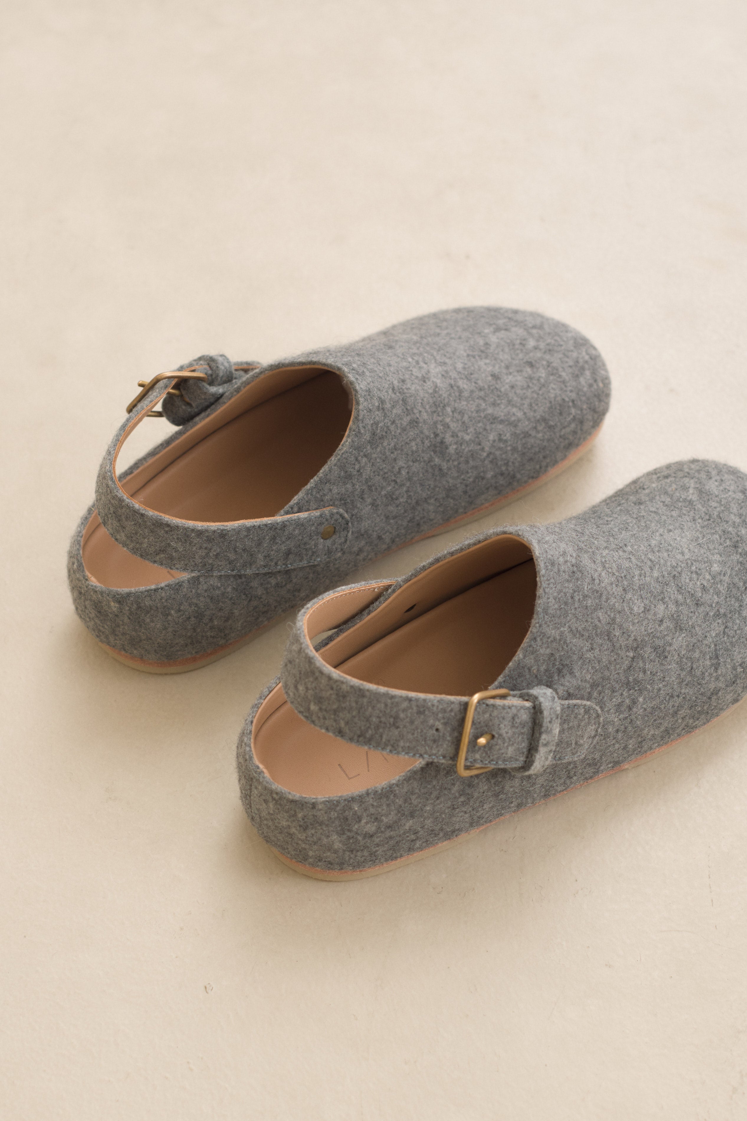 FELT BUCKLE MULE