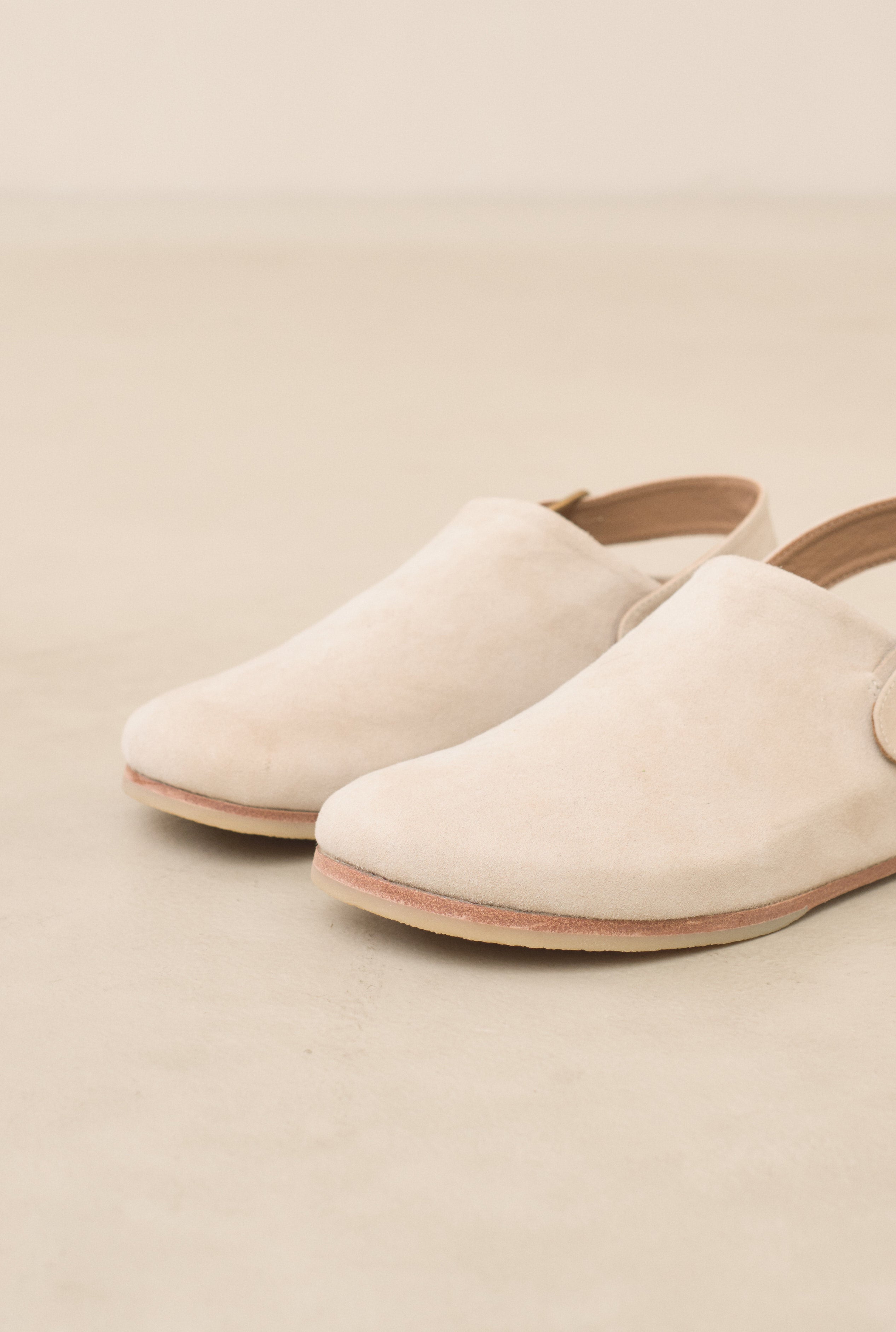 BUCKLE MULE